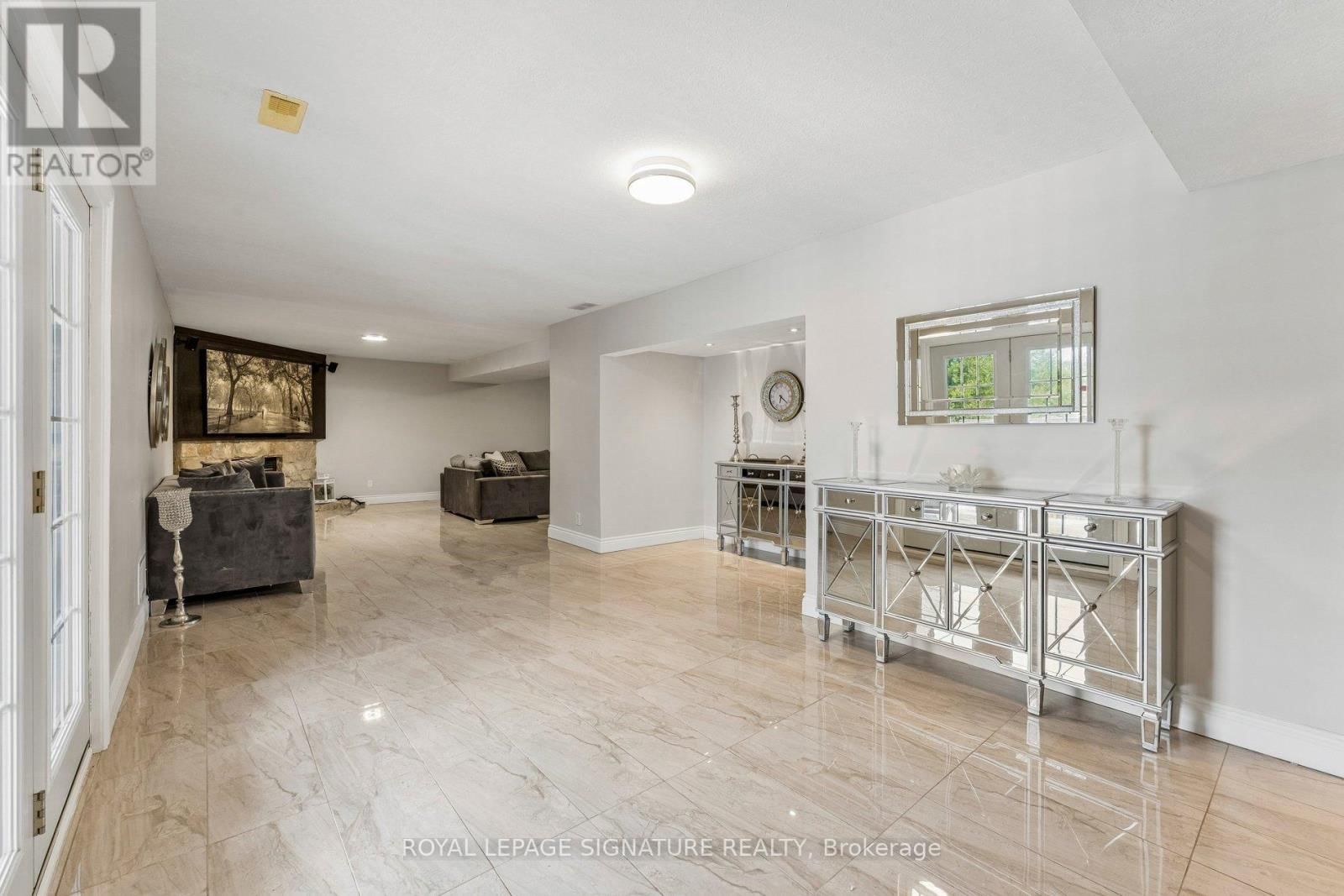 16 HILLTOP CRESCENT Image 30