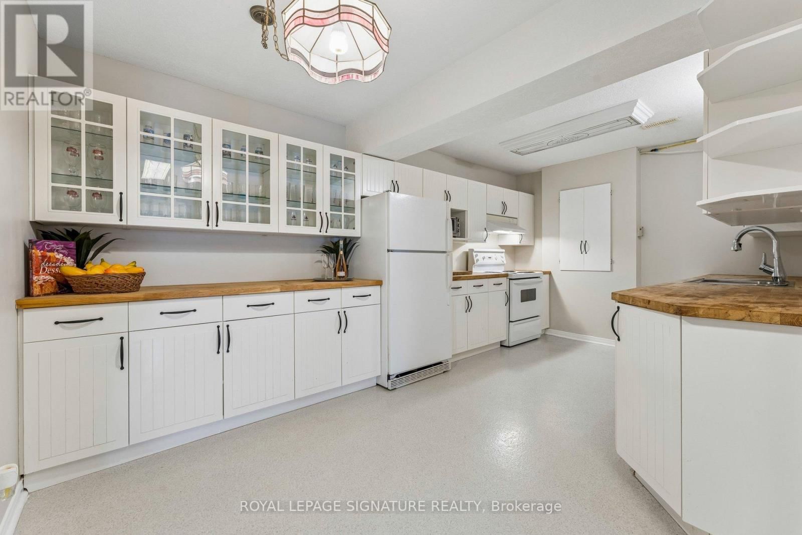 16 HILLTOP CRESCENT Image 34