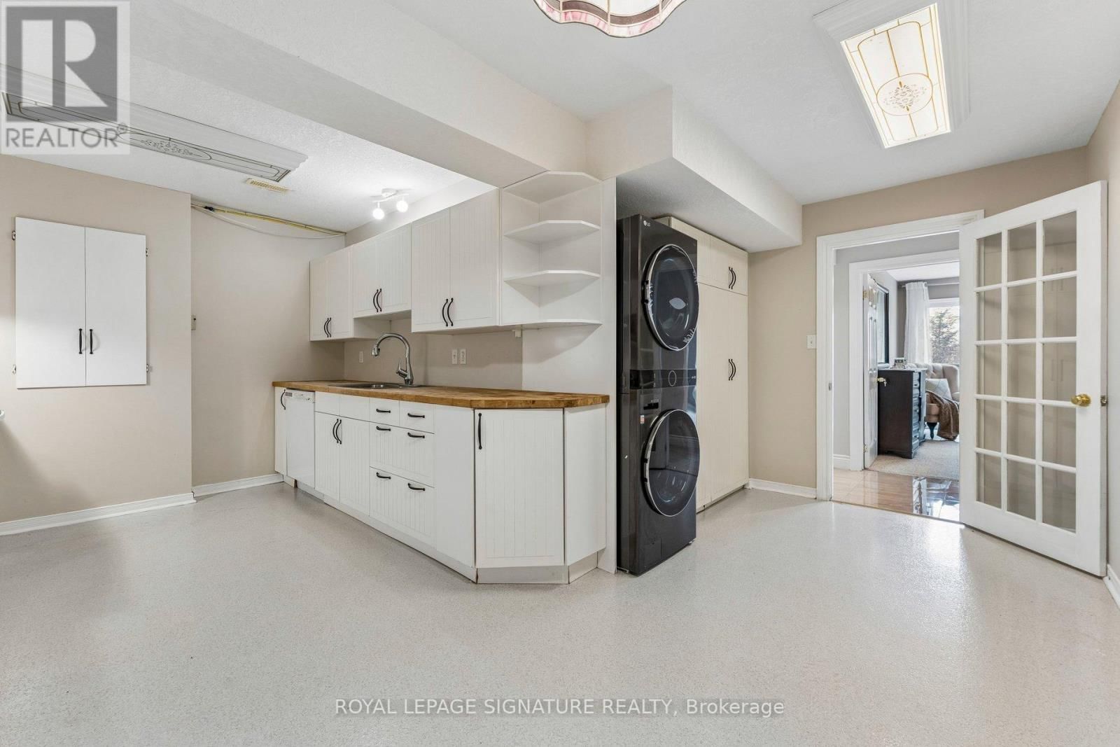 16 HILLTOP CRESCENT Image 35