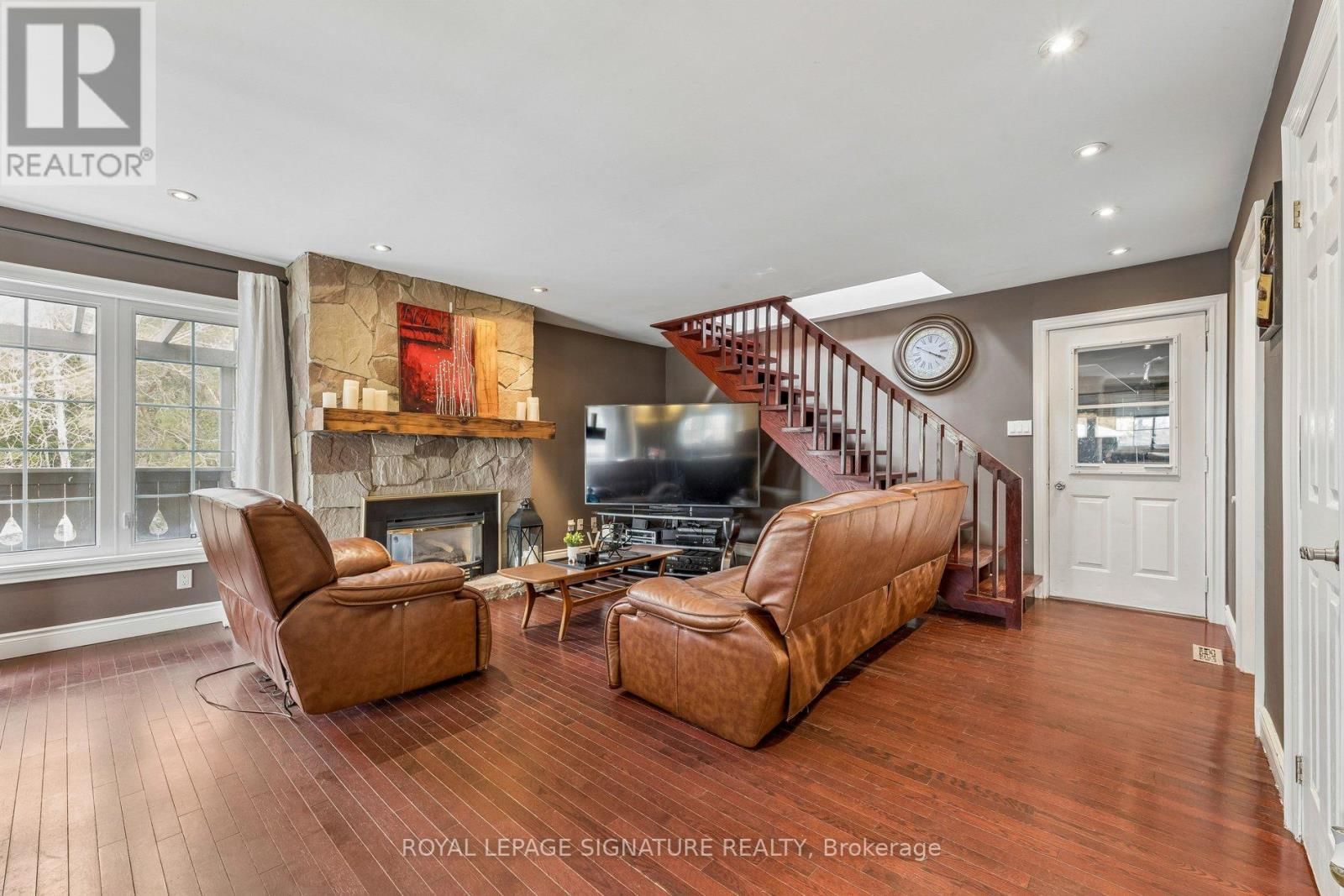 16 HILLTOP CRESCENT Image 8