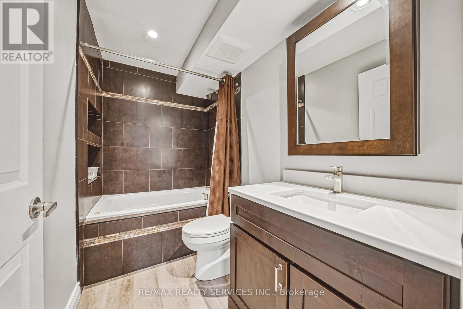 120 DIVISION STREET Image 28