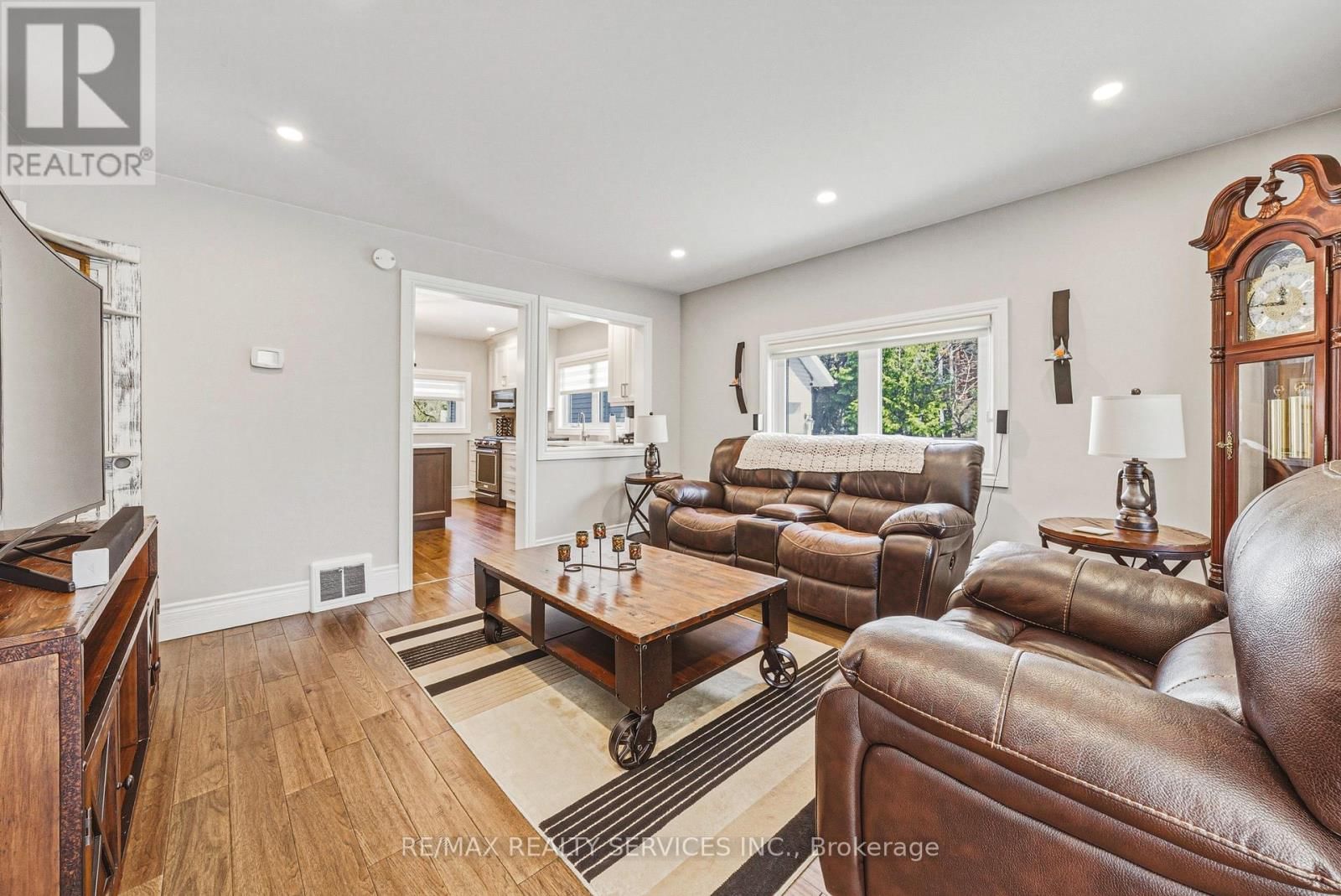 120 DIVISION STREET Image 8