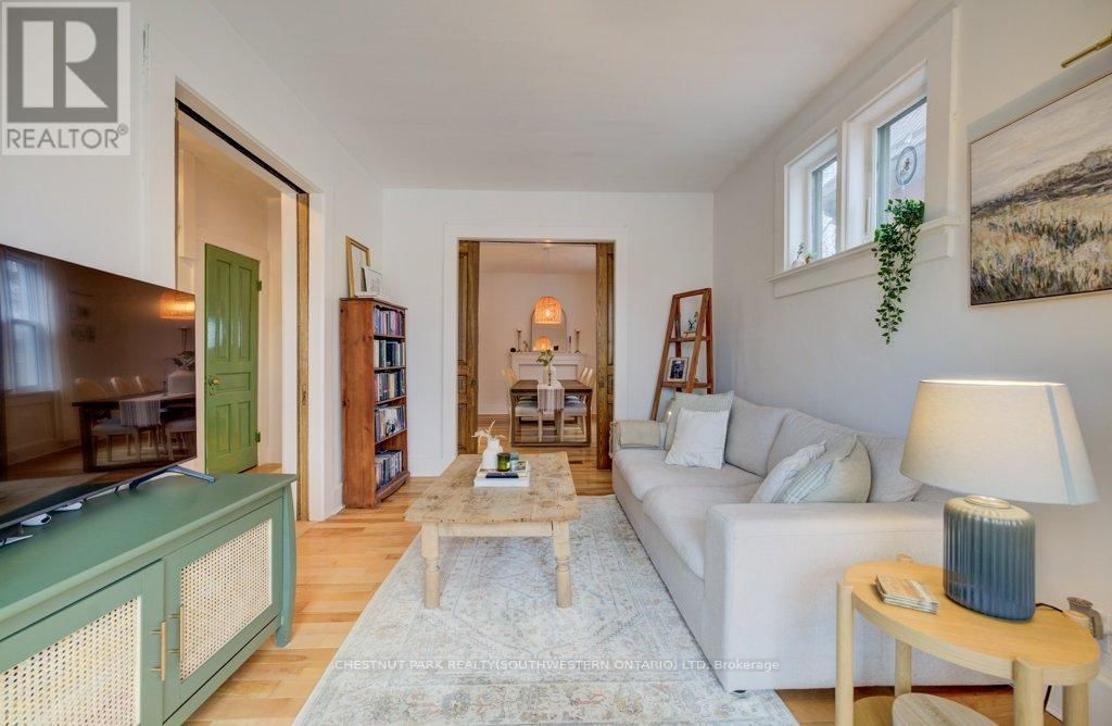 8 SPRING STREET EAST Image 10