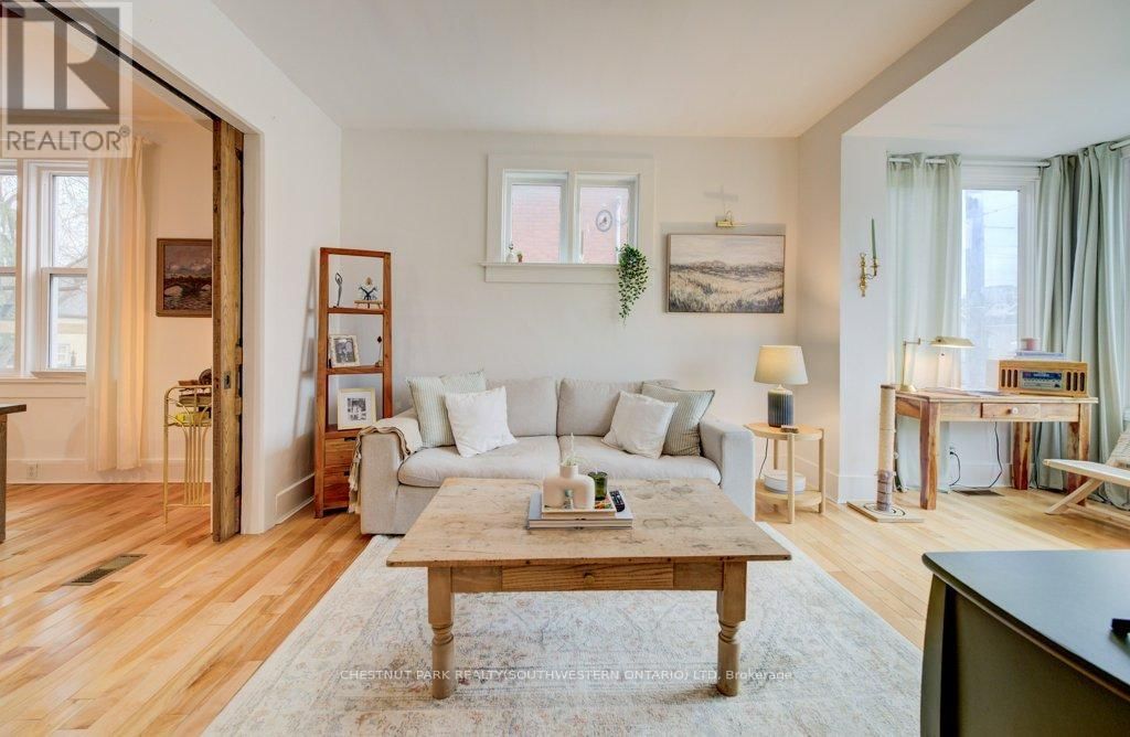 8 SPRING STREET EAST Image 12