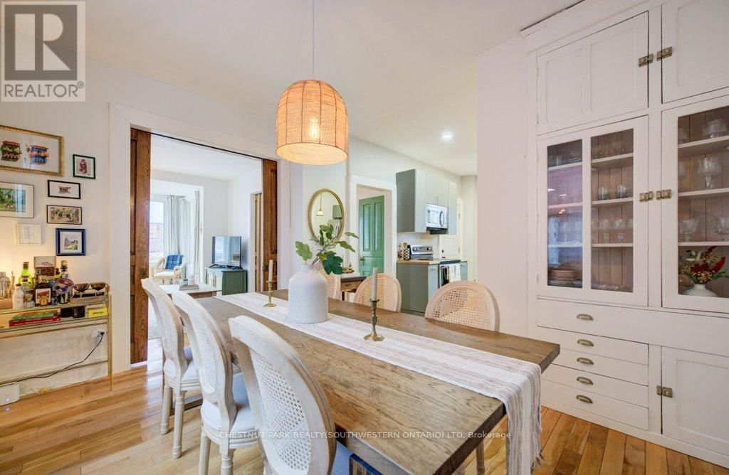 8 SPRING STREET EAST Image 14