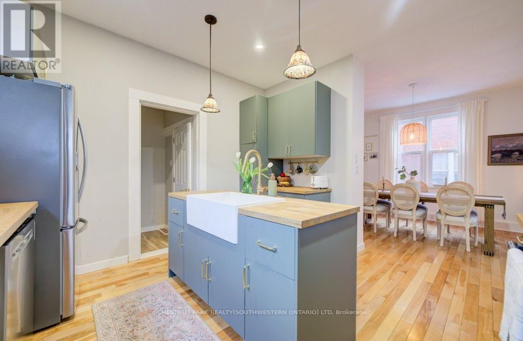 8 SPRING STREET EAST Image 18