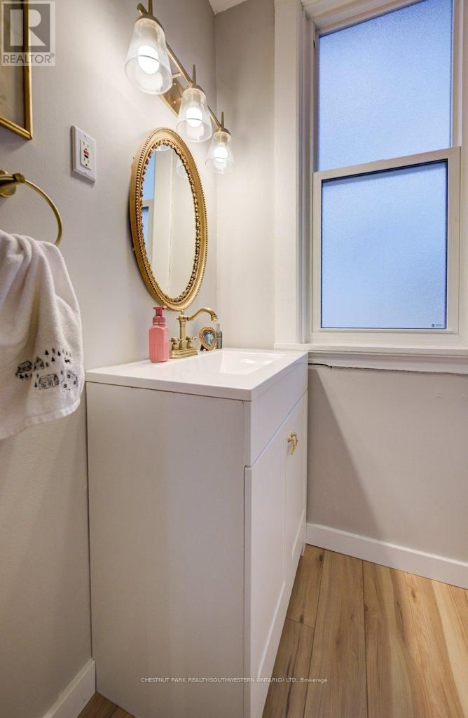 8 SPRING STREET EAST Image 21