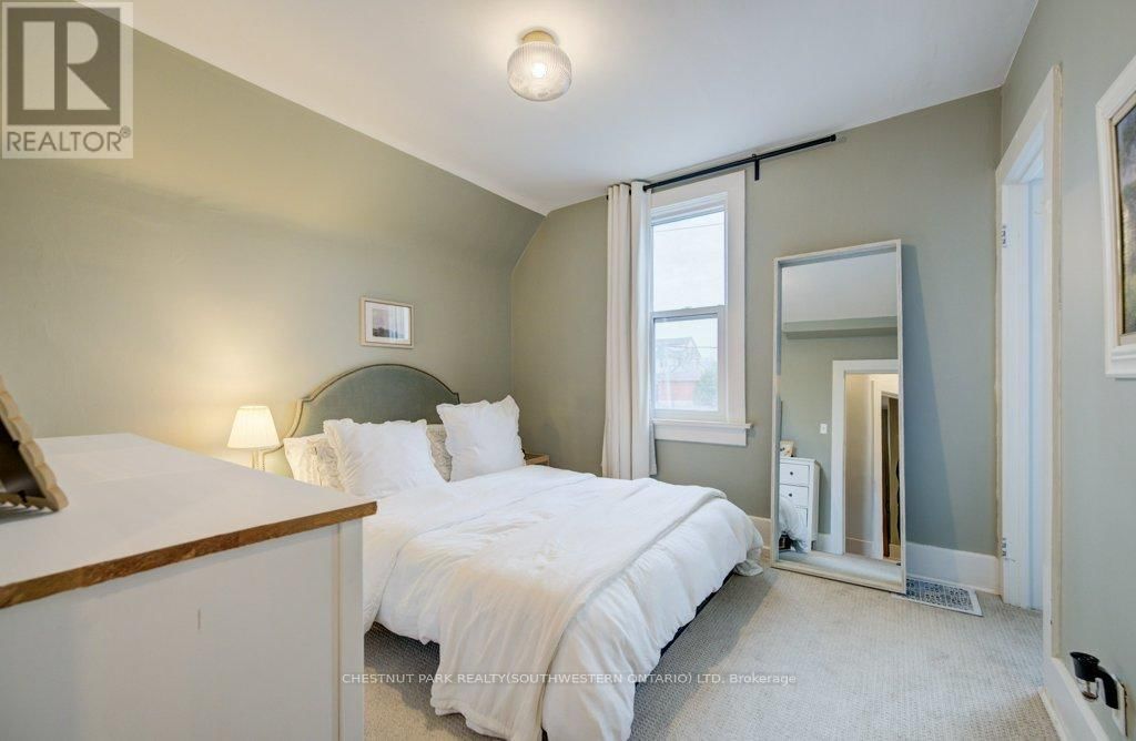 8 SPRING STREET EAST Image 22