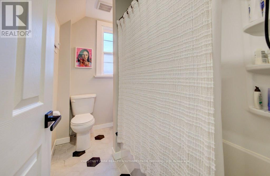 8 SPRING STREET EAST Image 27