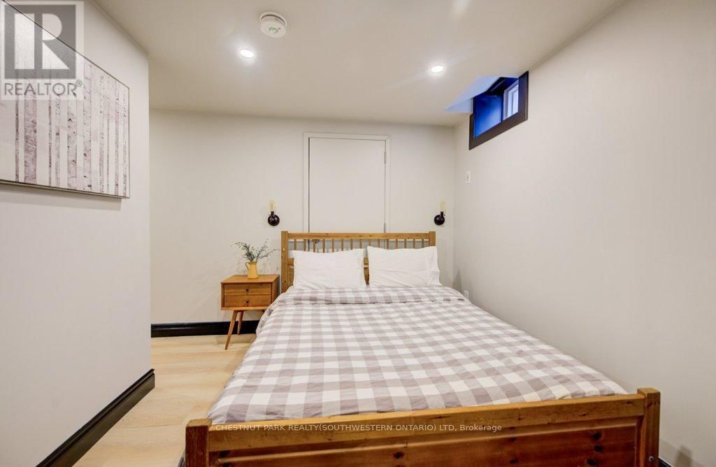 8 SPRING STREET EAST Image 41