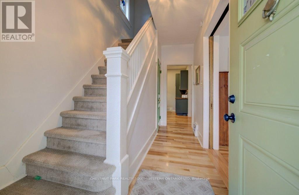 8 SPRING STREET EAST Image 5