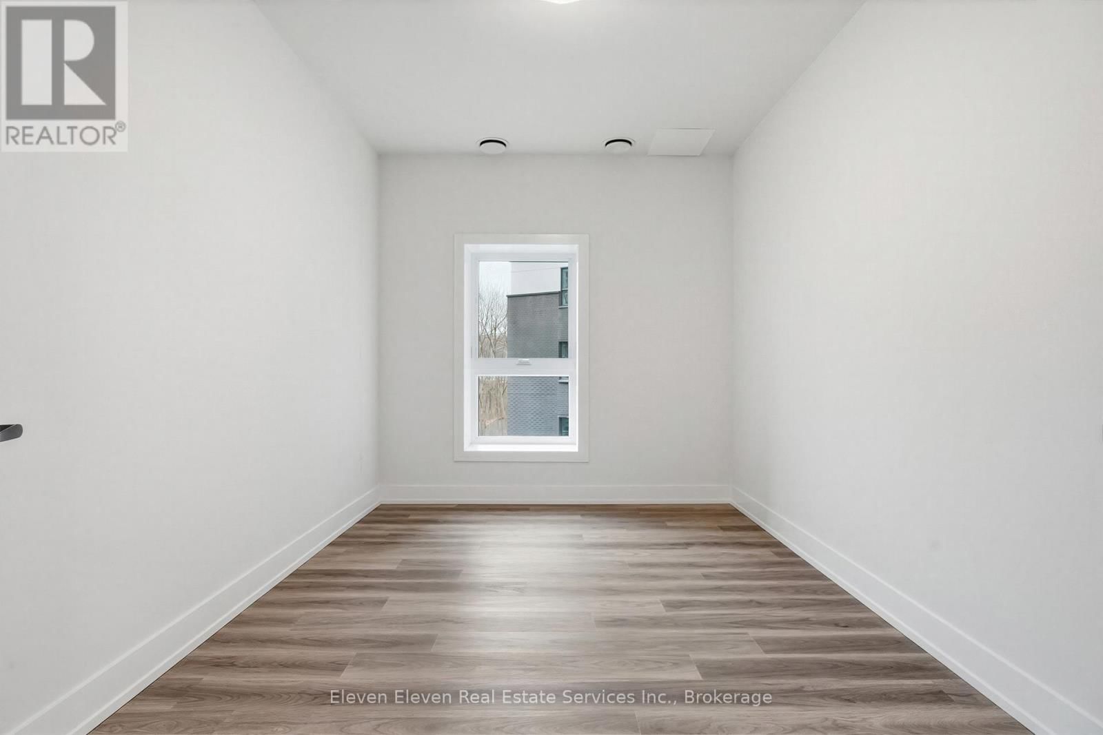 301 - 1100 LACKNER PLACE Image 18