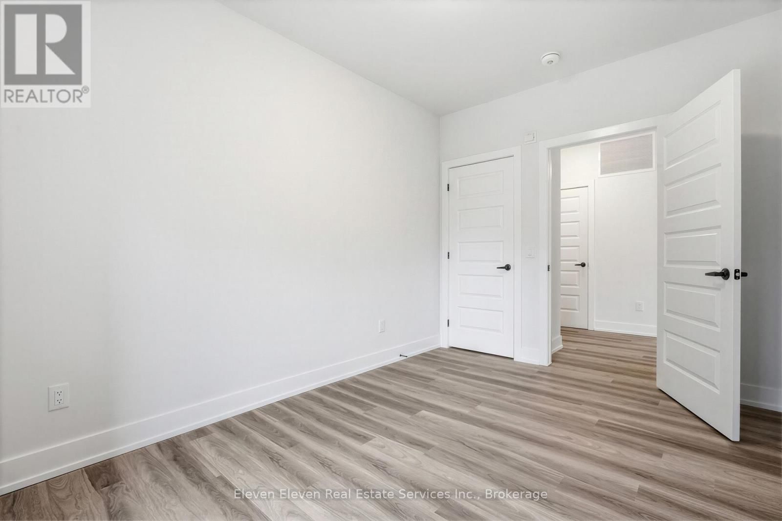 301 - 1100 LACKNER PLACE Image 19