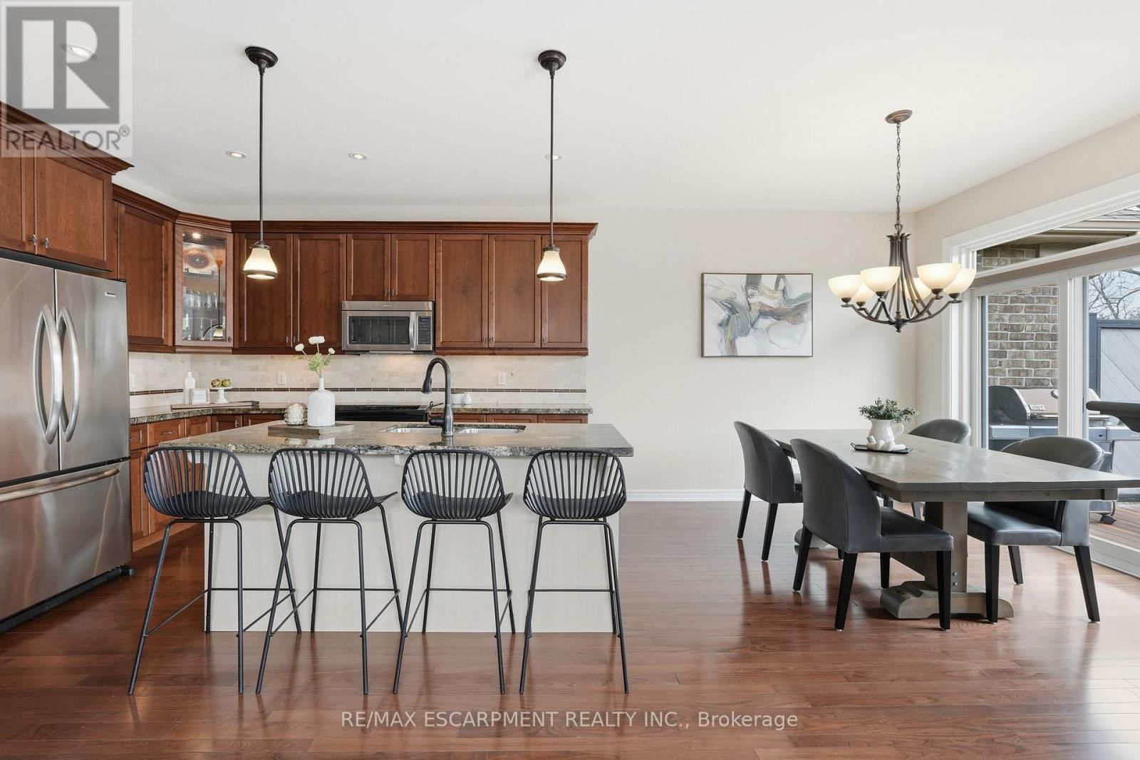 253 MILLVIEW COURT Image 10