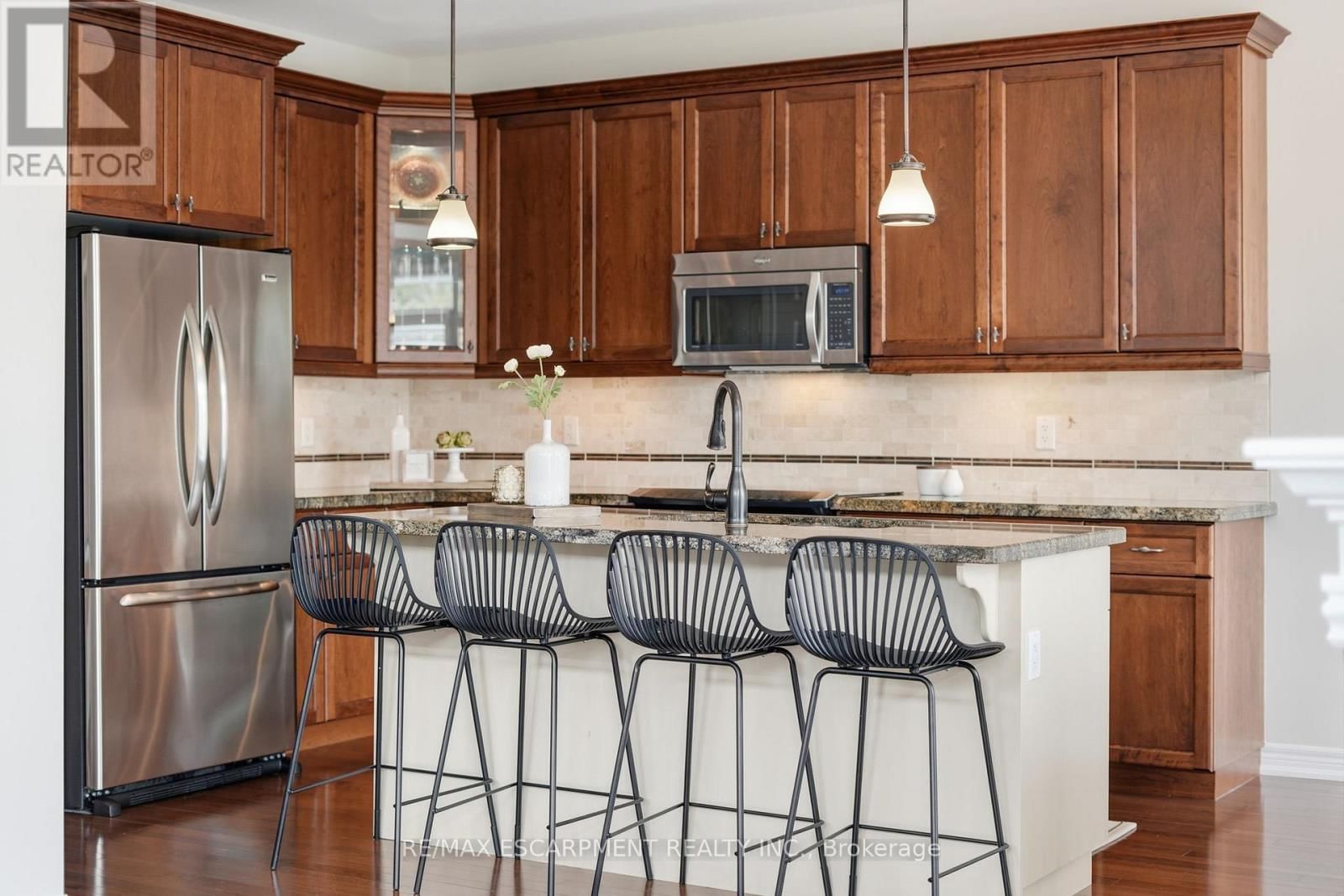 253 MILLVIEW COURT Image 11