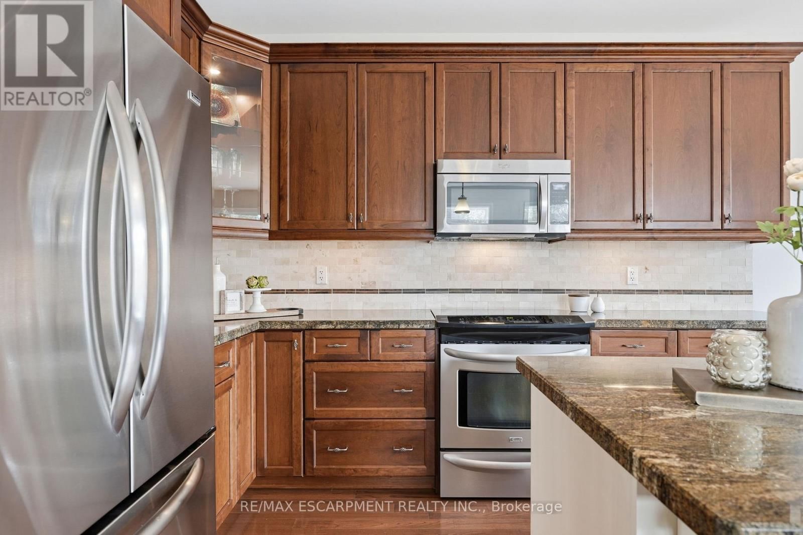 253 MILLVIEW COURT Image 12