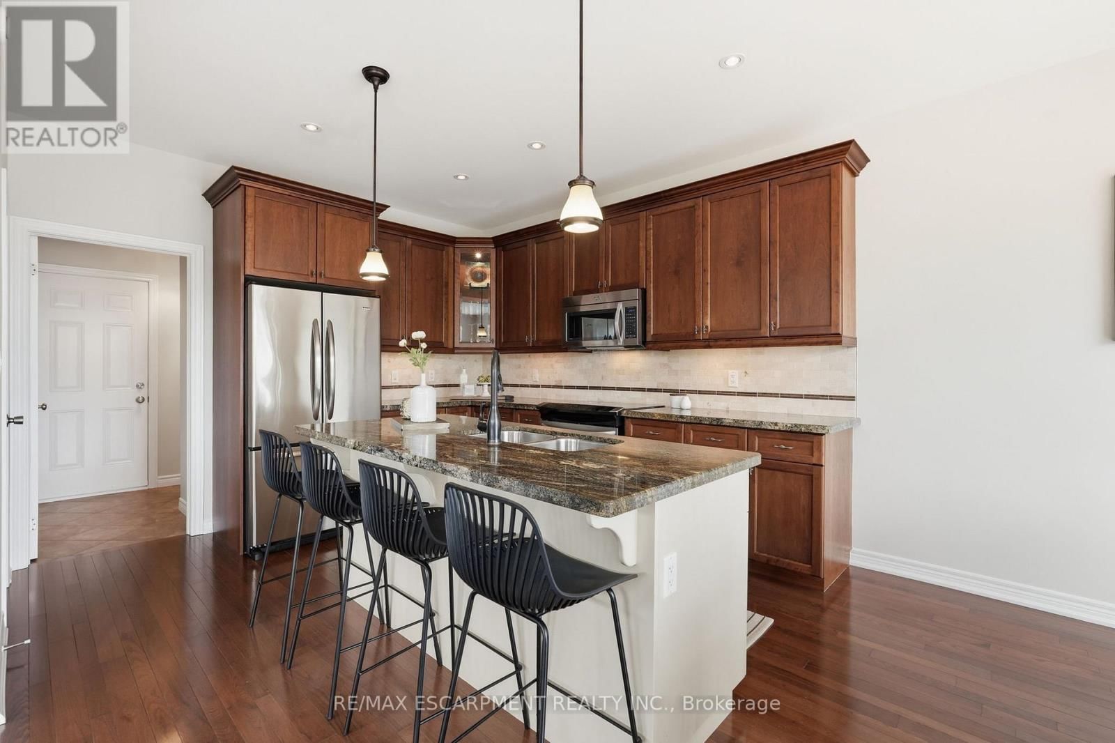 253 MILLVIEW COURT Image 14