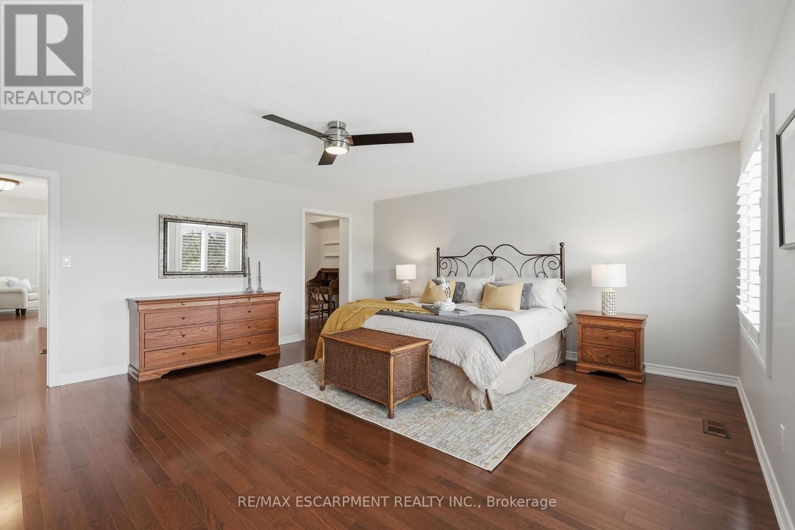 253 MILLVIEW COURT Image 24