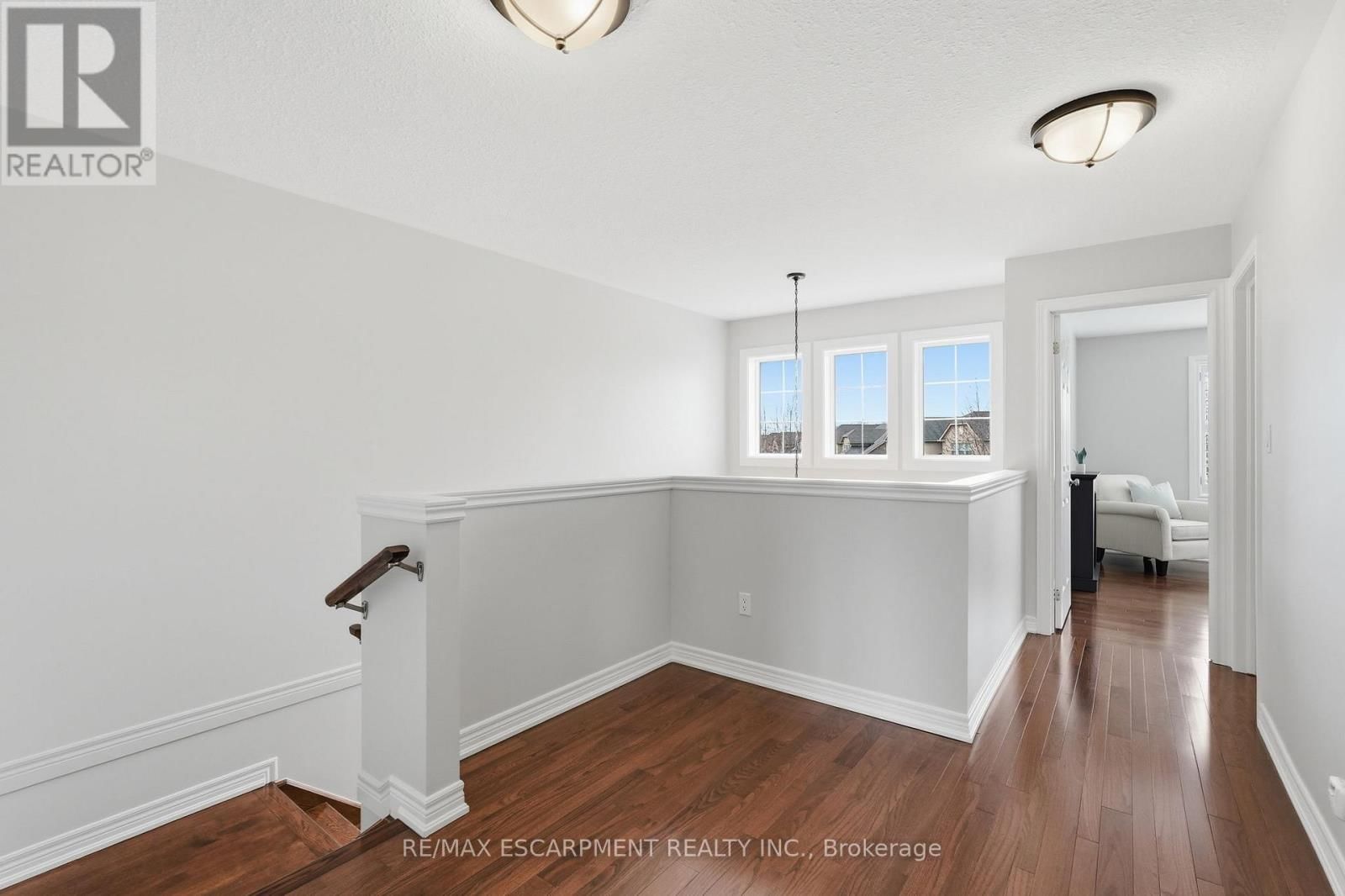 253 MILLVIEW COURT Image 30