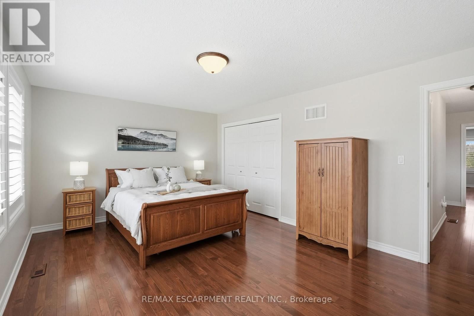 253 MILLVIEW COURT Image 32