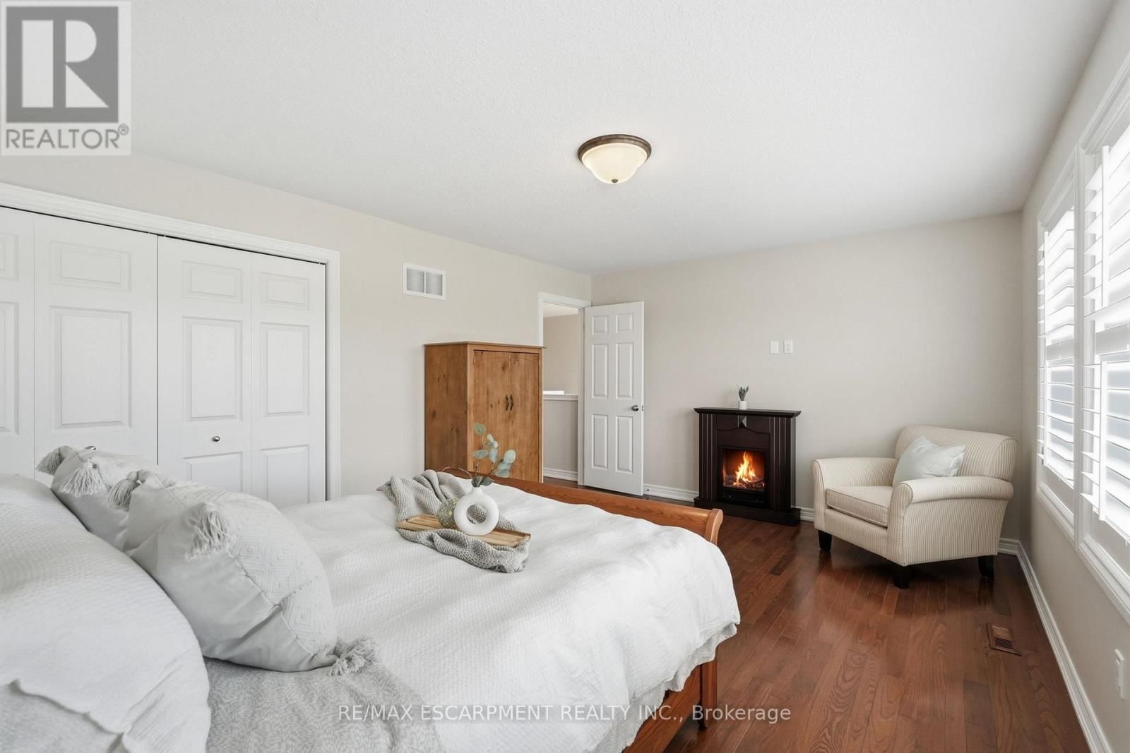 253 MILLVIEW COURT Image 33