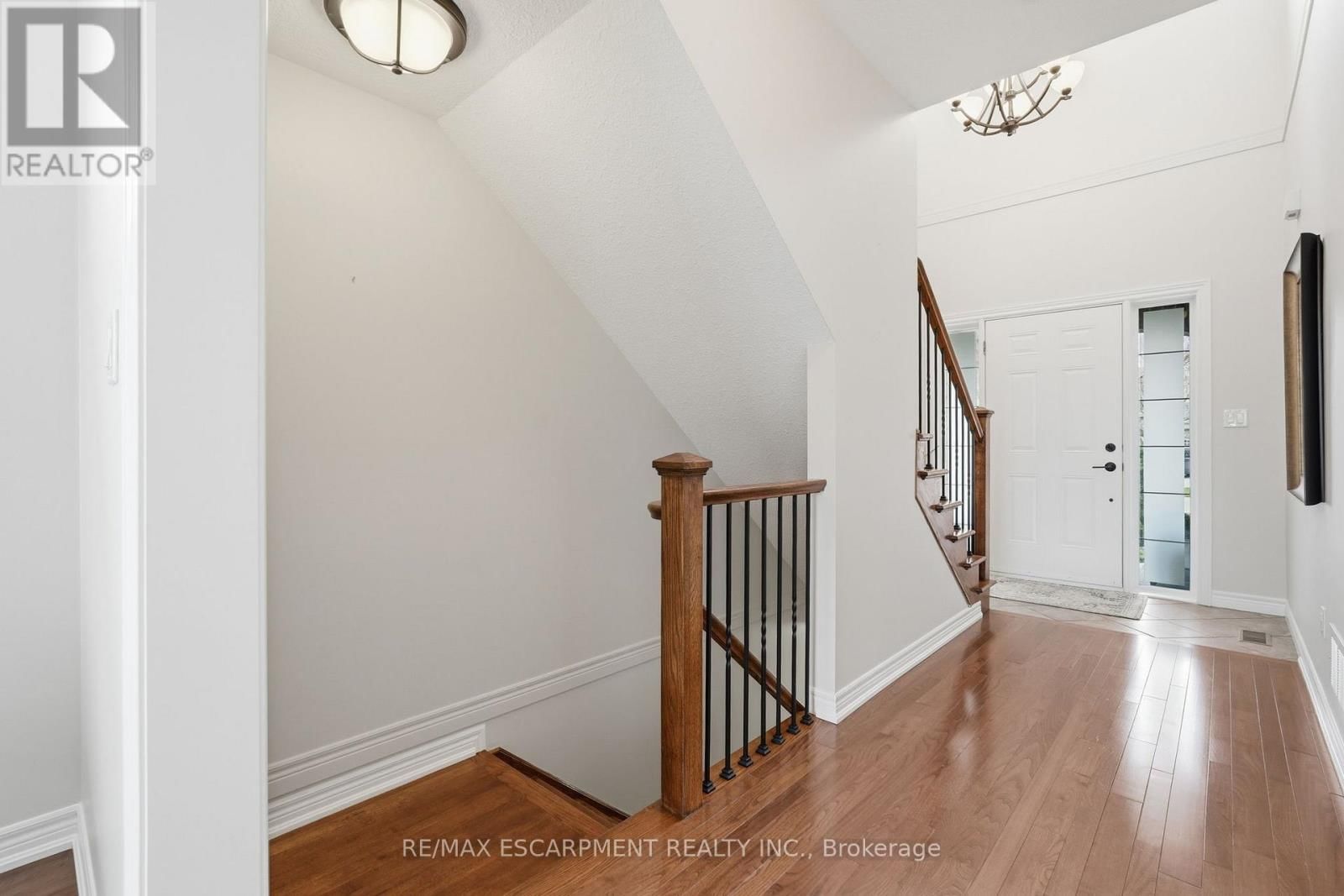 253 MILLVIEW COURT Image 36