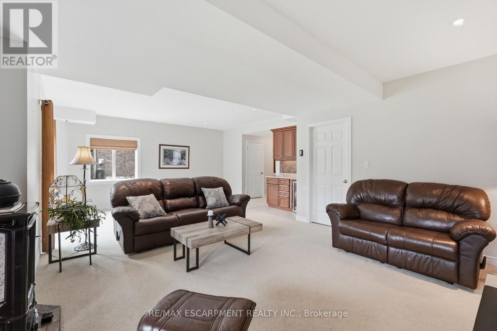 253 MILLVIEW COURT Image 40