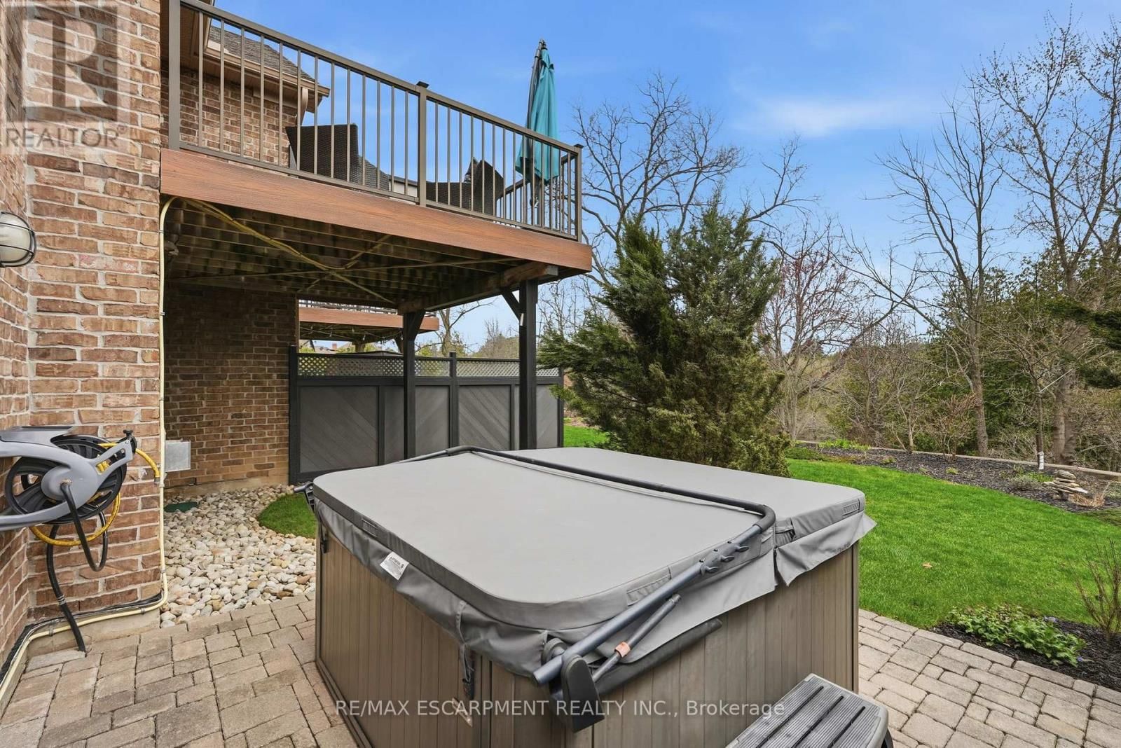 253 MILLVIEW COURT Image 44