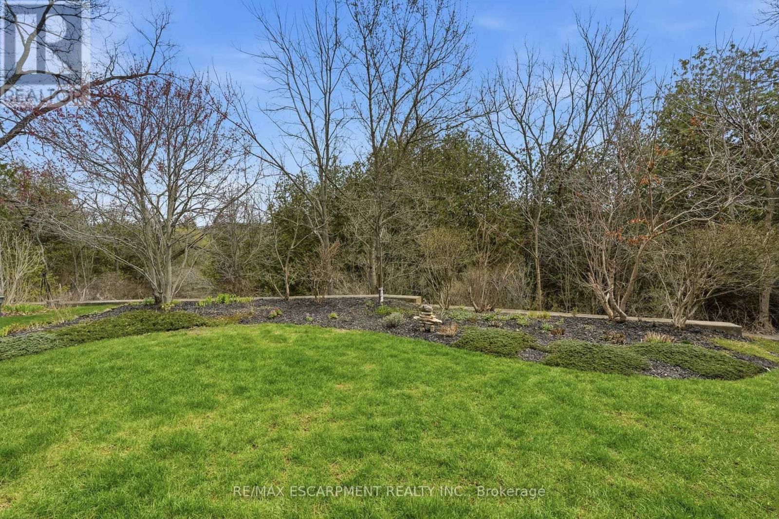 253 MILLVIEW COURT Image 47