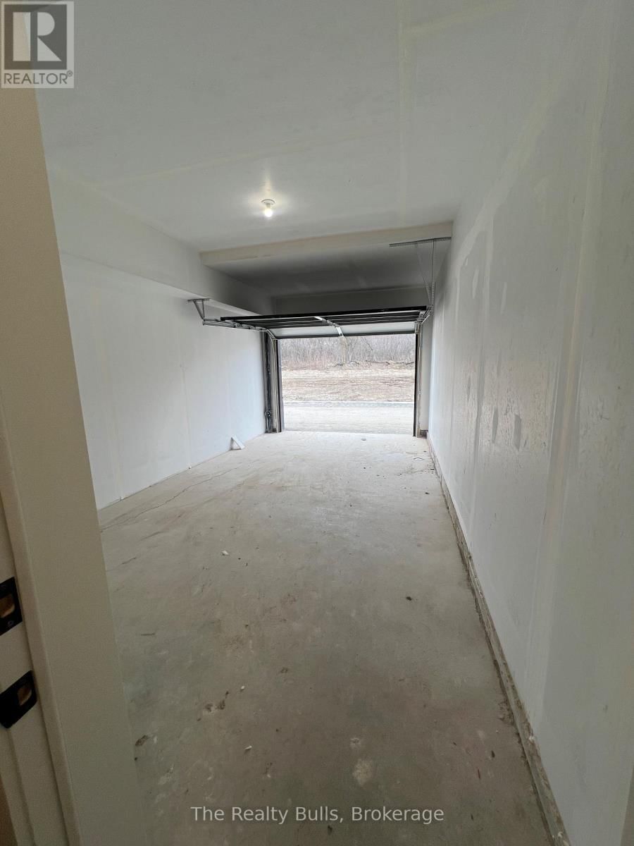 64 - 3 ABBOT STREET Image 2