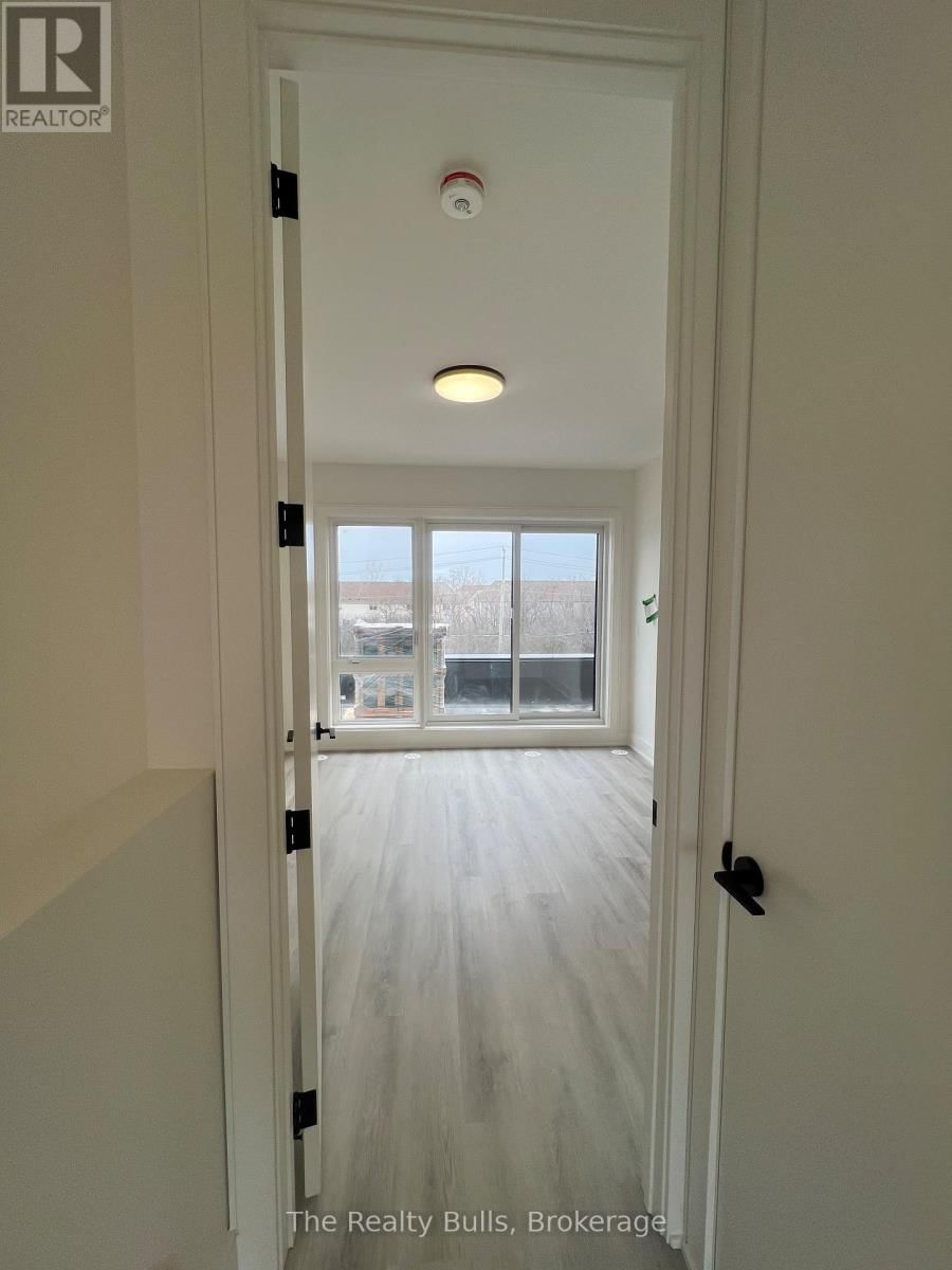 64 - 3 ABBOT STREET Image 28