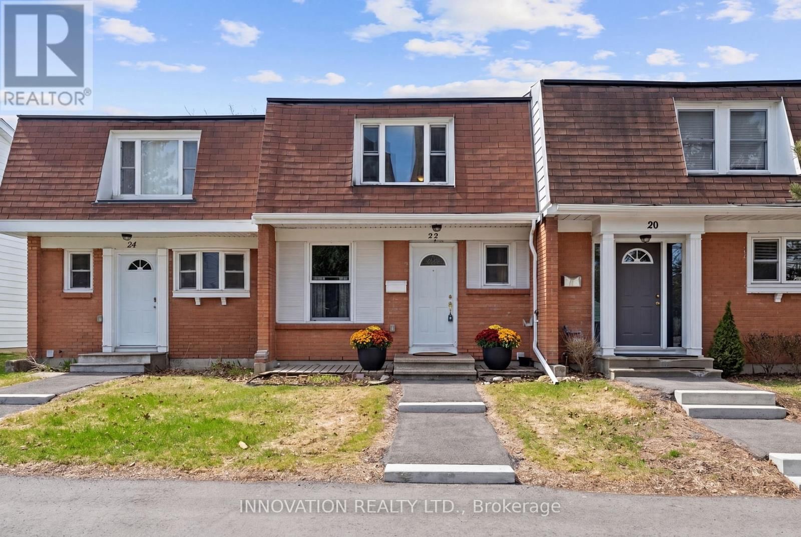 22 - 920 DYNES ROAD Image 1