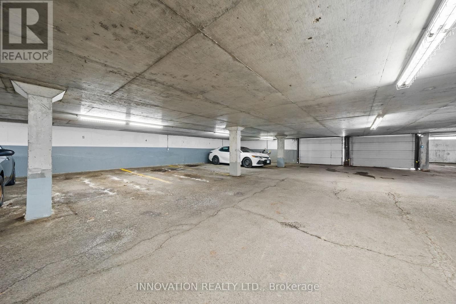 22 - 920 DYNES ROAD Image 35