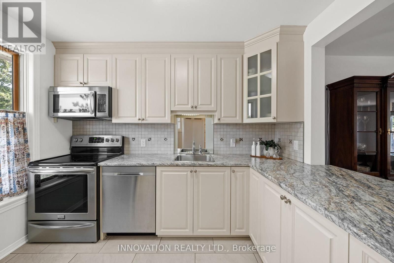 22 - 920 DYNES ROAD Image 5