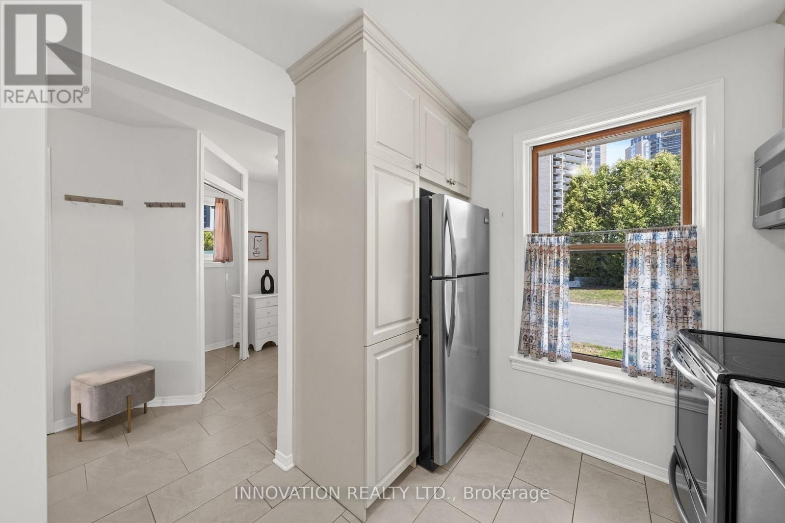 22 - 920 DYNES ROAD Image 6