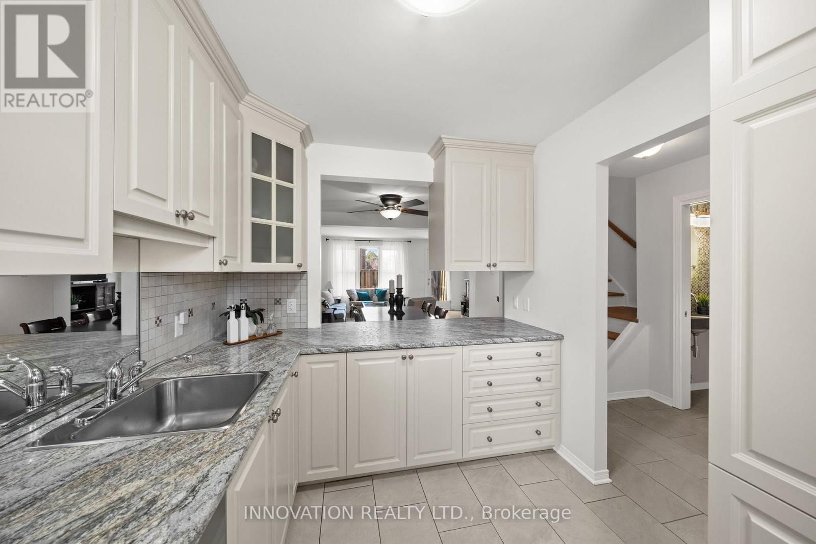 22 - 920 DYNES ROAD Image 7