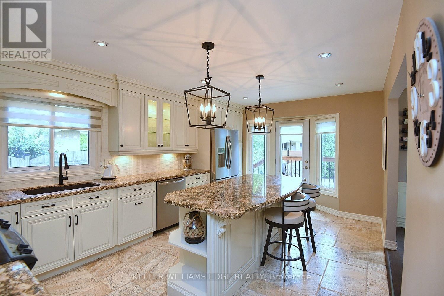 18 CHARTERHOUSE CRESCENT Image 11