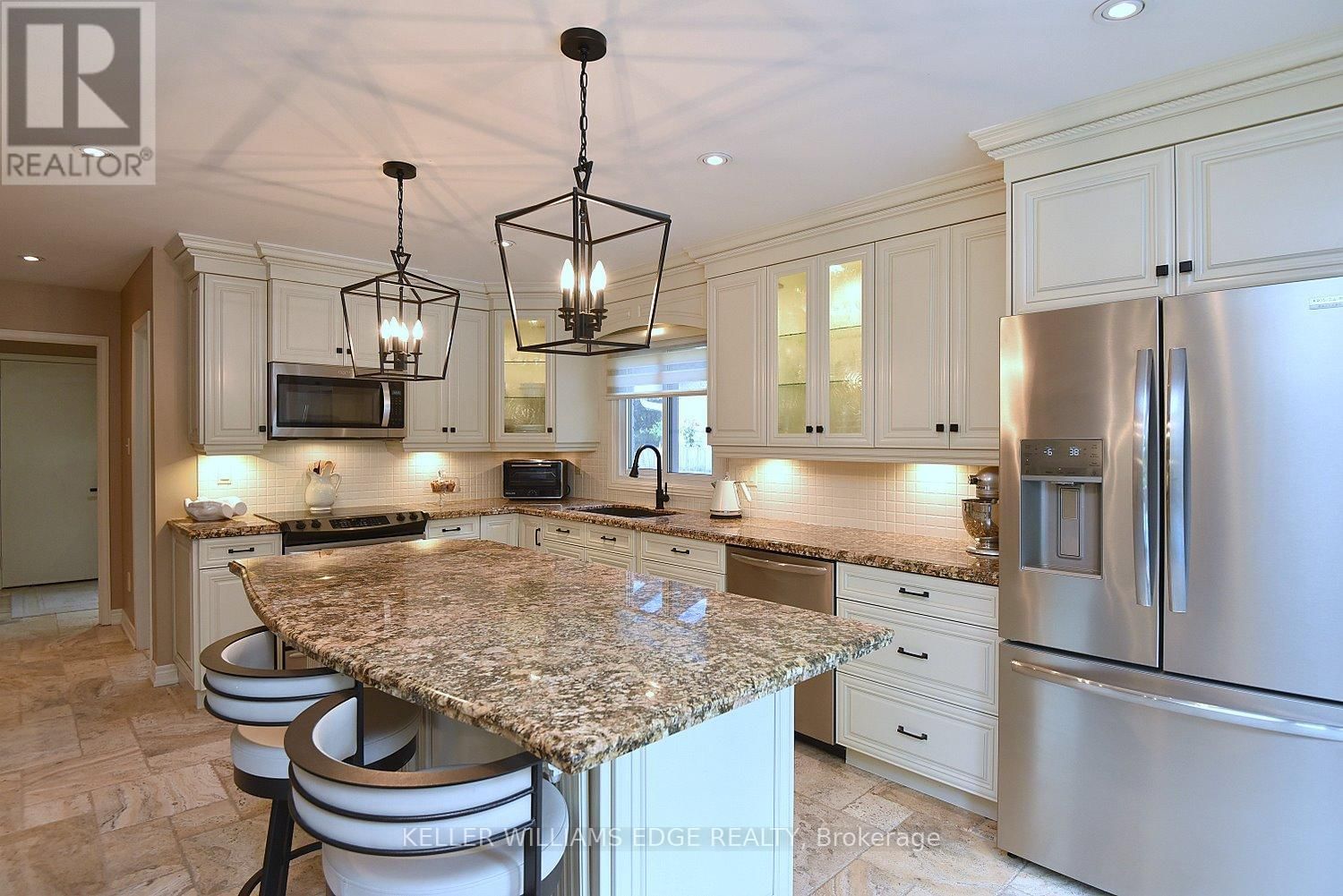 18 CHARTERHOUSE CRESCENT Image 12