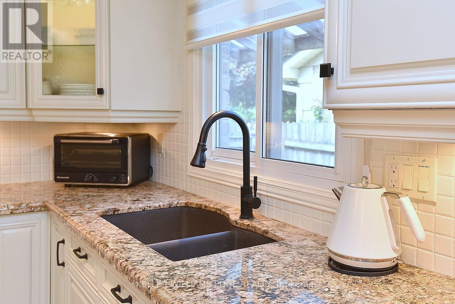 18 CHARTERHOUSE CRESCENT Image 15