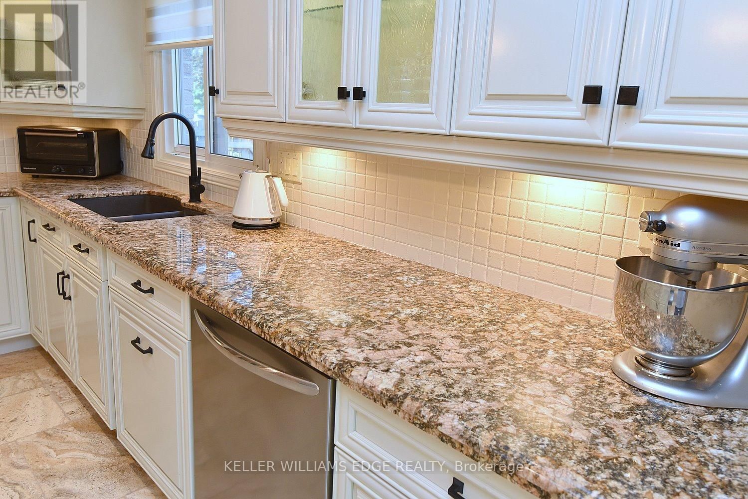 18 CHARTERHOUSE CRESCENT Image 16