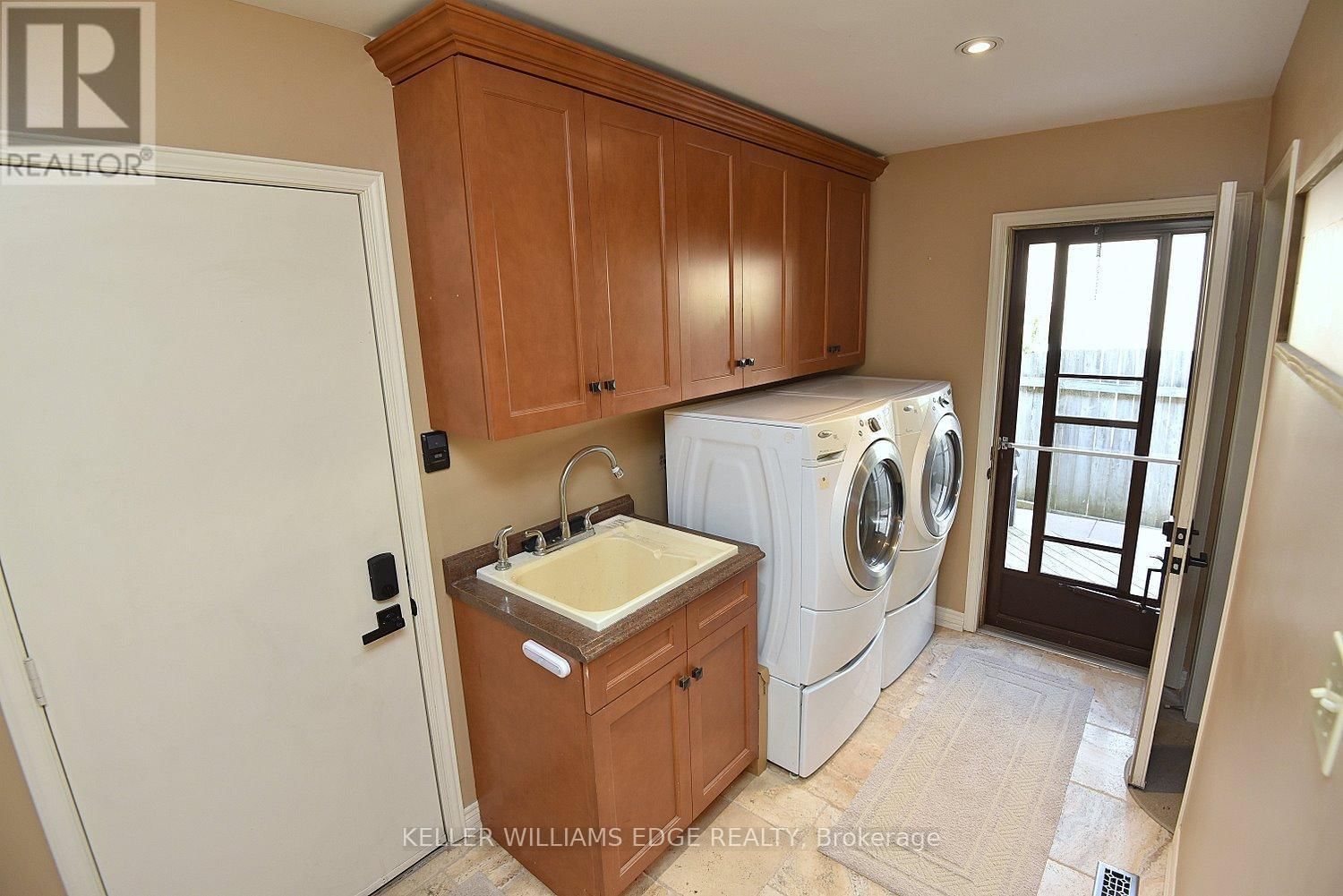 18 CHARTERHOUSE CRESCENT Image 18