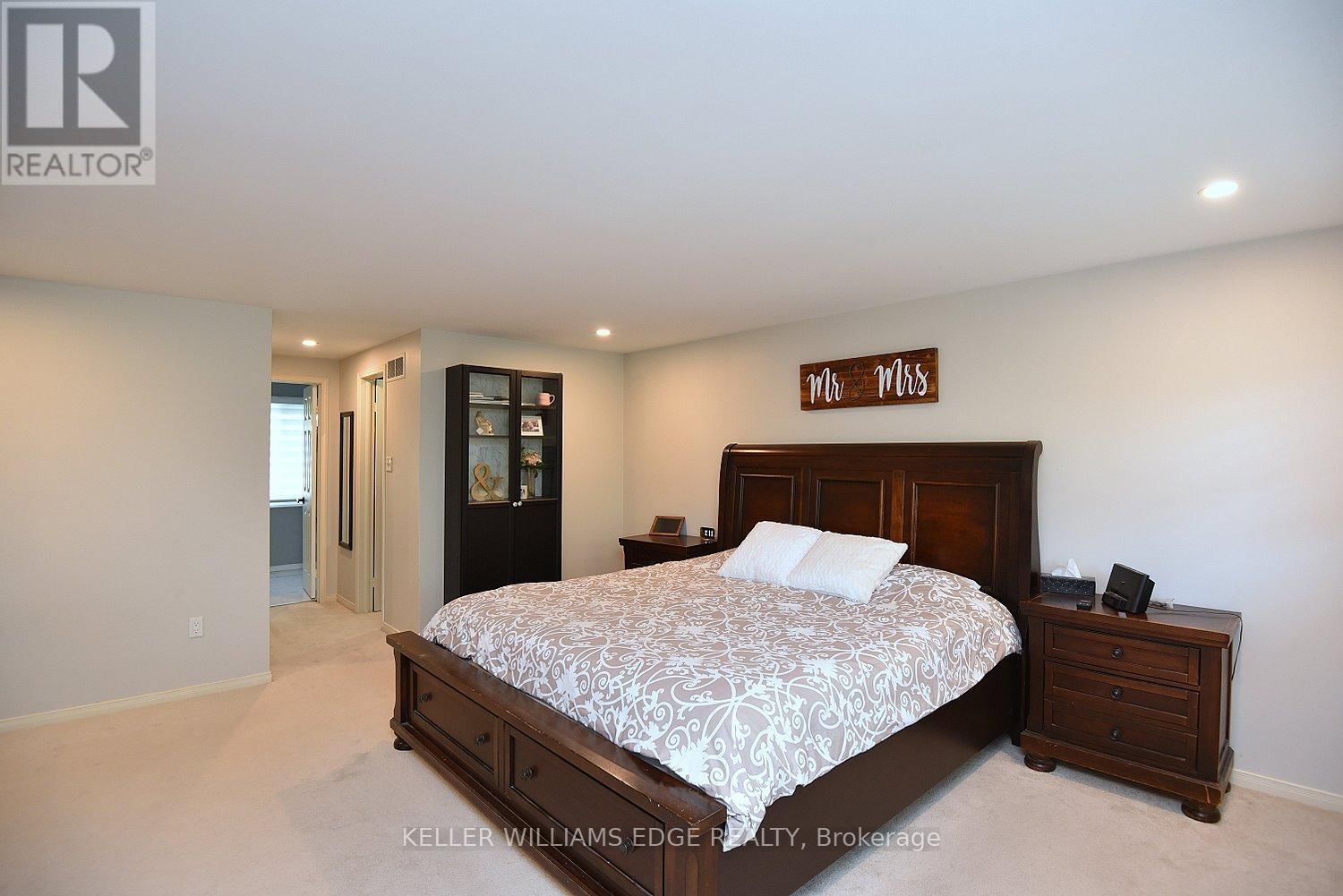 18 CHARTERHOUSE CRESCENT Image 22