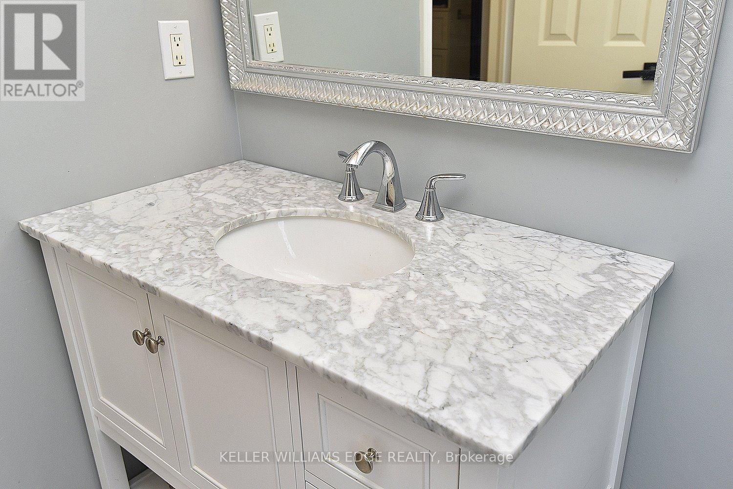 18 CHARTERHOUSE CRESCENT Image 24