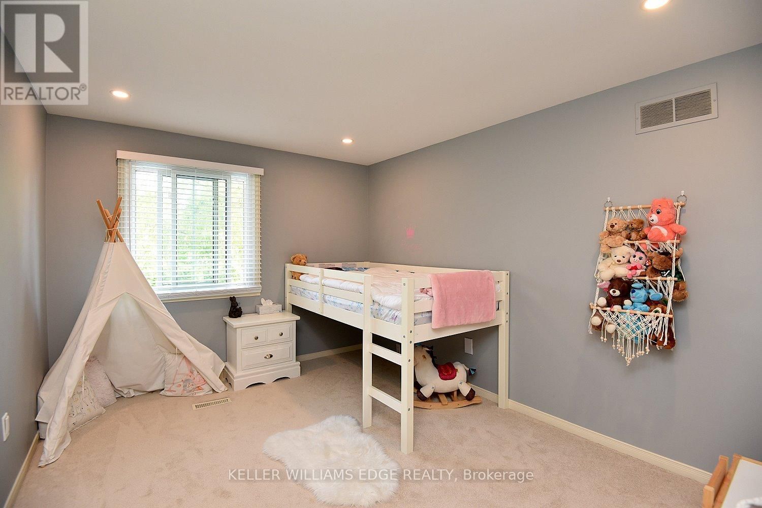 18 CHARTERHOUSE CRESCENT Image 26