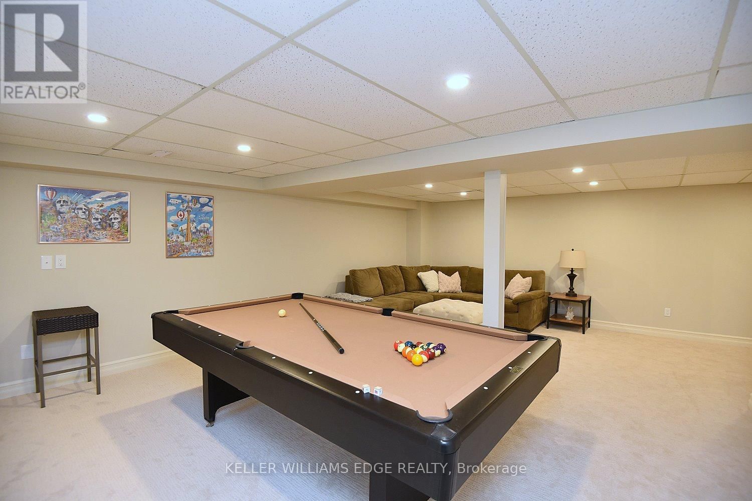 18 CHARTERHOUSE CRESCENT Image 32