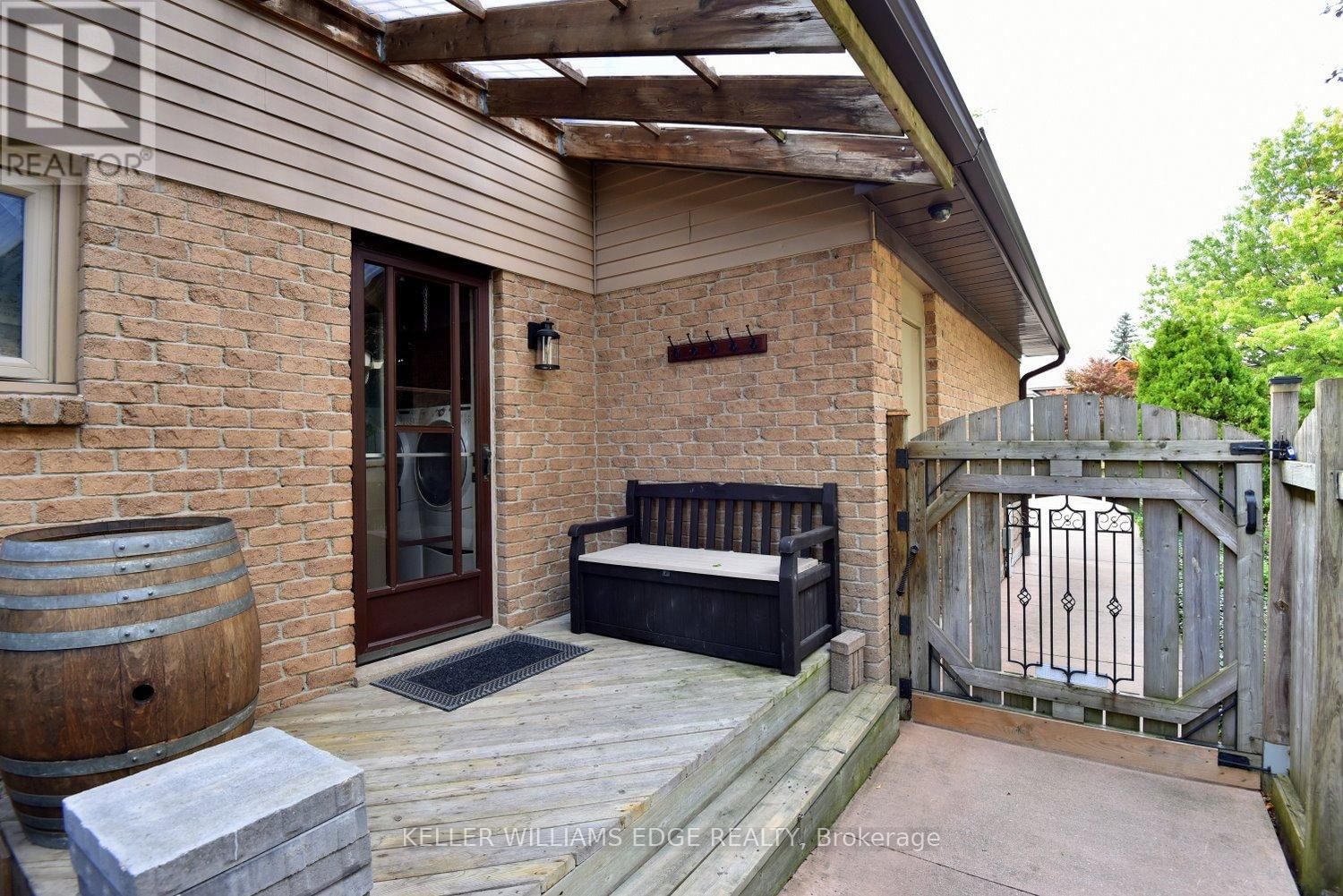 18 CHARTERHOUSE CRESCENT Image 34