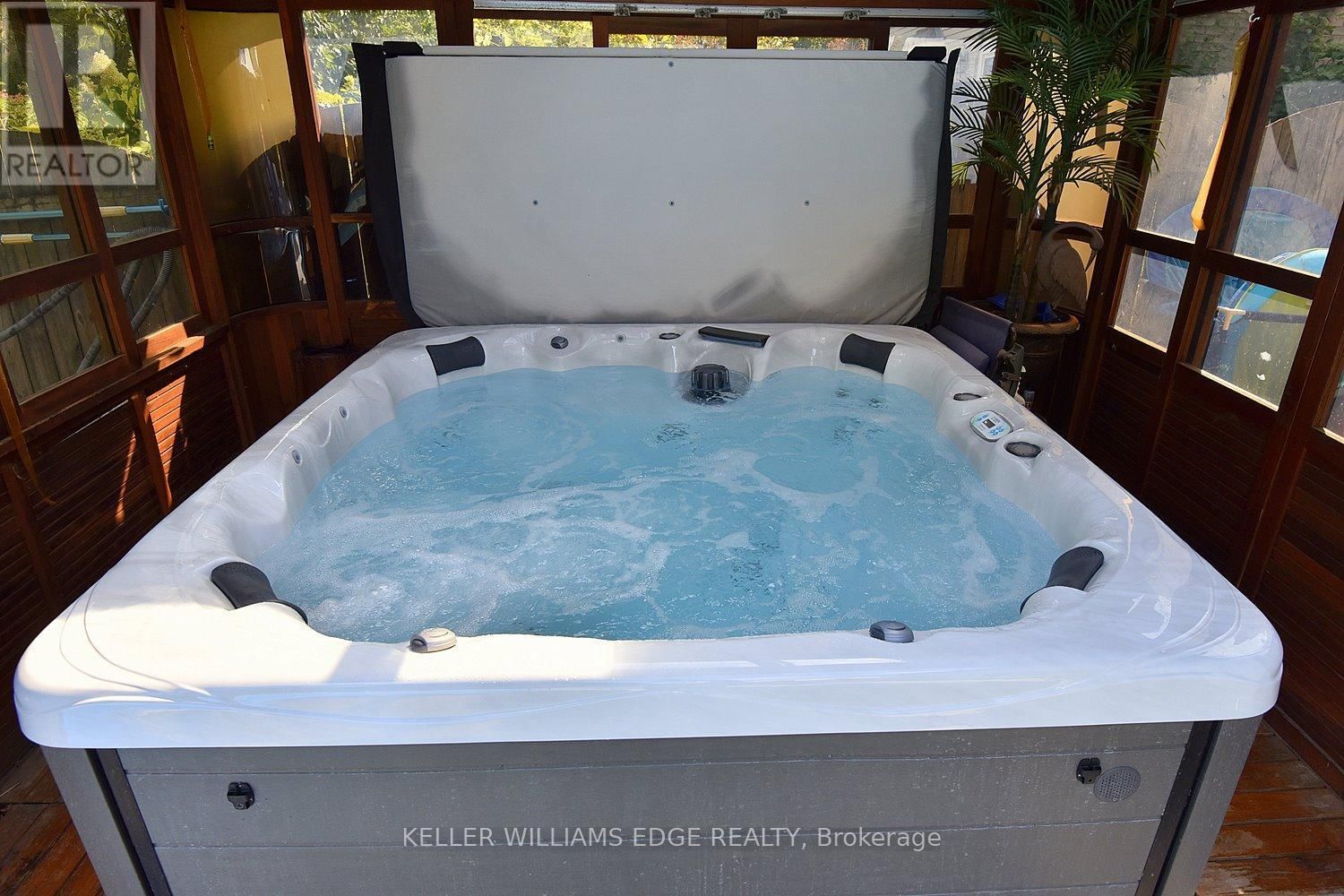 18 CHARTERHOUSE CRESCENT Image 35