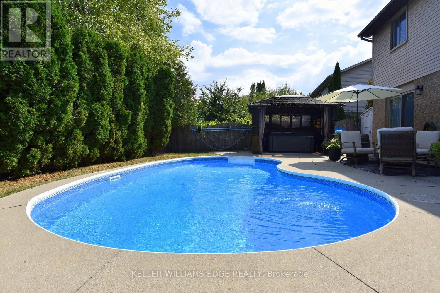 18 CHARTERHOUSE CRESCENT Image 36