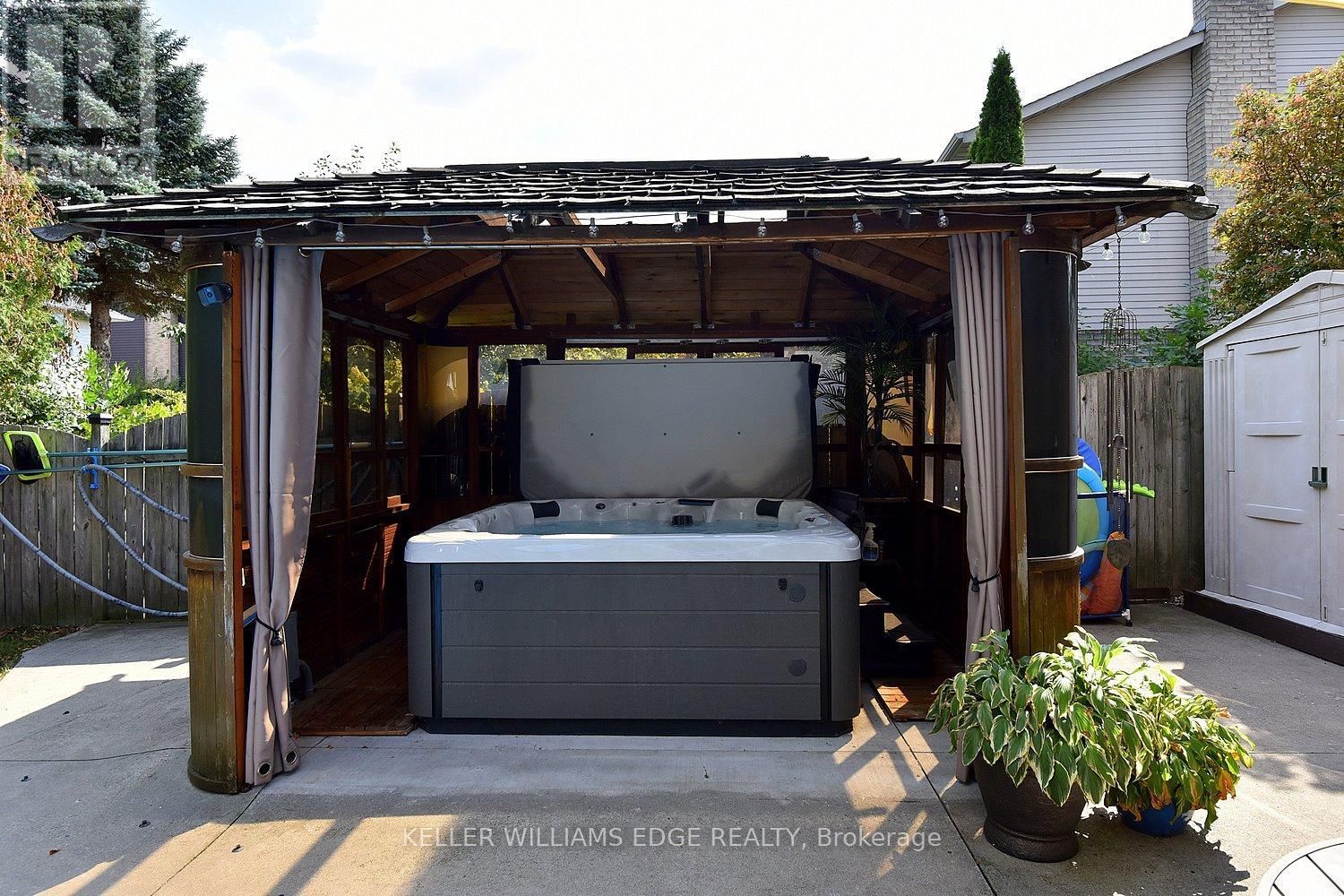 18 CHARTERHOUSE CRESCENT Image 40