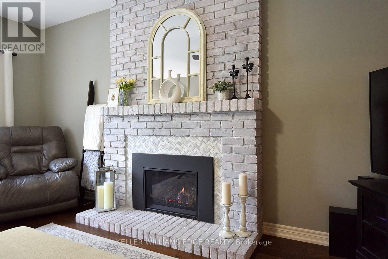 18 CHARTERHOUSE CRESCENT Image 8